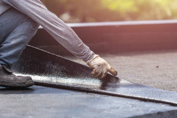 Professional Vapor Barrier Installation technician working in Woodstock, IL